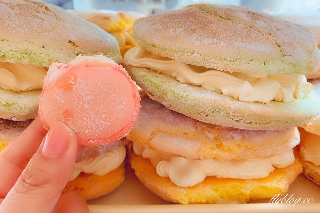 南投埔里｜惠豐麵包店．15公分巨大版馬卡龍，IG必拍彩色馬卡龍牆 @飛天璇的口袋