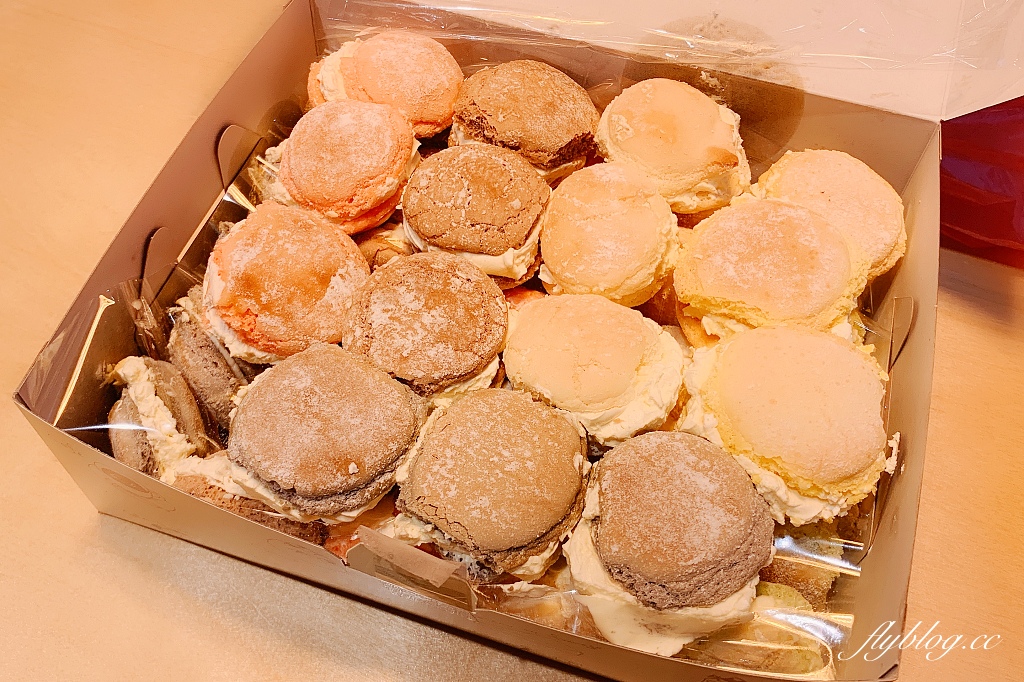 南投埔里｜惠豐麵包店．15公分巨大版馬卡龍，IG必拍彩色馬卡龍牆 @飛天璇的口袋