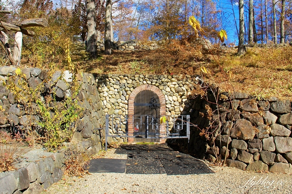 日本山梨｜清里萌木之村．充滿歐洲風情的童話小鎮，日本唯一森林裡的旋轉木馬 @飛天璇的口袋