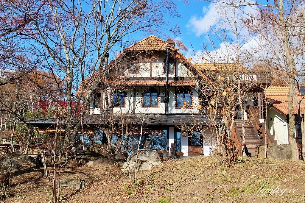 日本山梨｜清里萌木之村．充滿歐洲風情的童話小鎮，日本唯一森林裡的旋轉木馬 @飛天璇的口袋