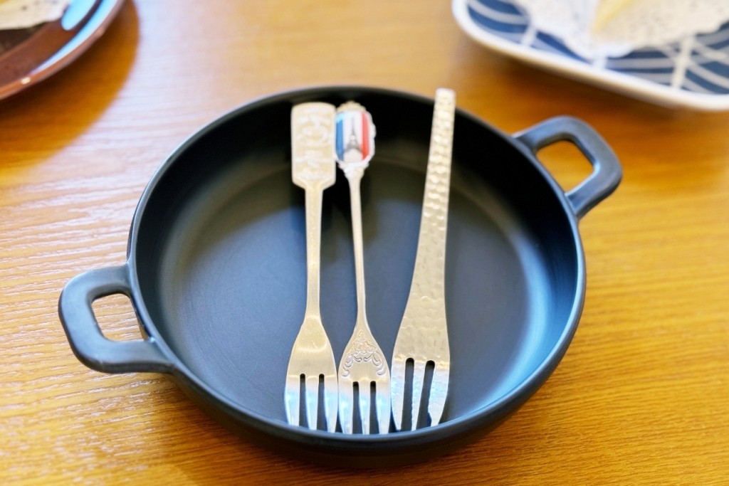 台中梧棲｜此時甜點店．一個禮拜只營業四天，手作千層蛋糕．每天供應不同的口味 @飛天璇的口袋