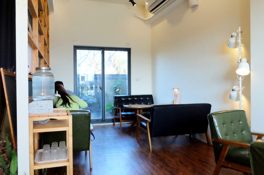 台中梧棲｜此時甜點店．一個禮拜只營業四天，手作千層蛋糕．每天供應不同的口味 @飛天璇的口袋