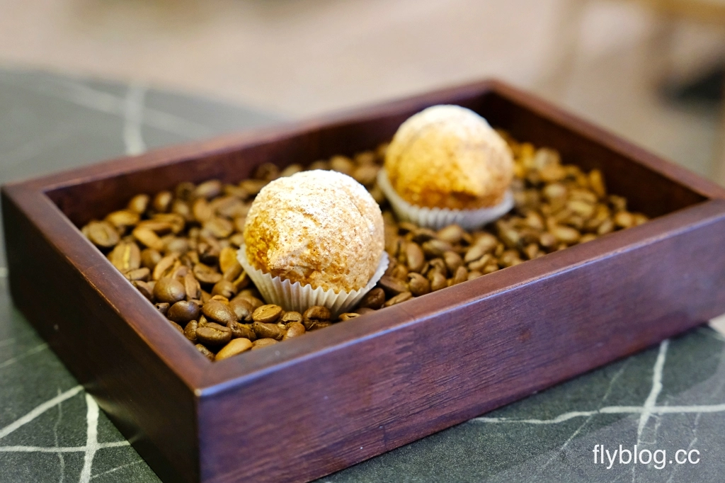 台中西區｜HUIST RESTAURANT 卉寓．卉咖啡新品牌．1350元起無菜單料理 @飛天璇的口袋