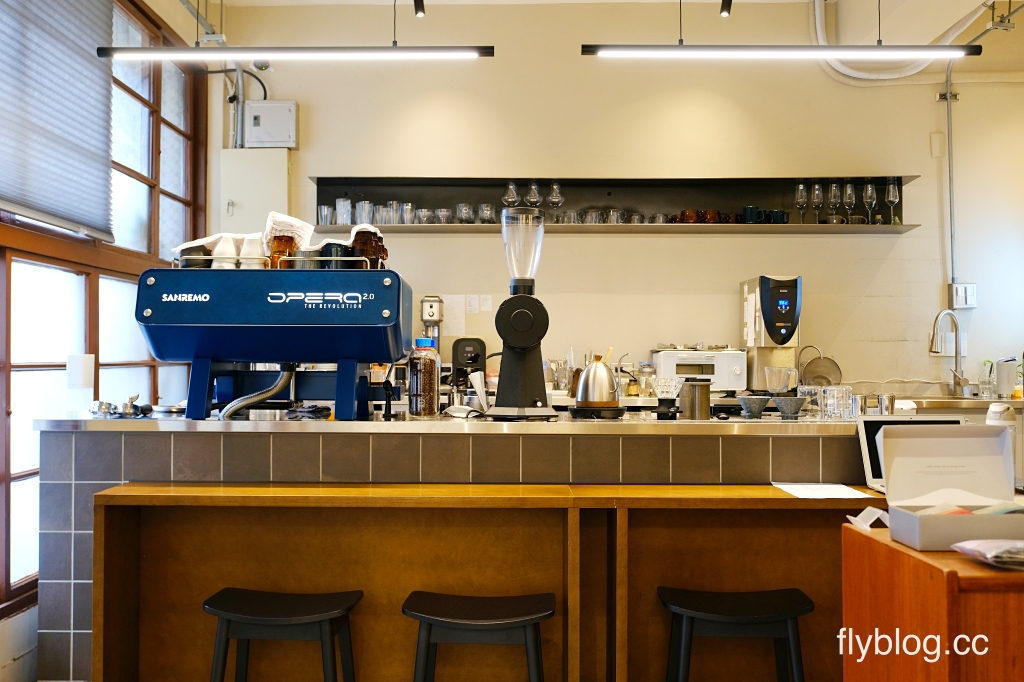 台中西區｜著手咖啡 Coffee Intro 2.0．專業烘豆團隊，審計新村周邊咖啡館 @飛天璇的口袋