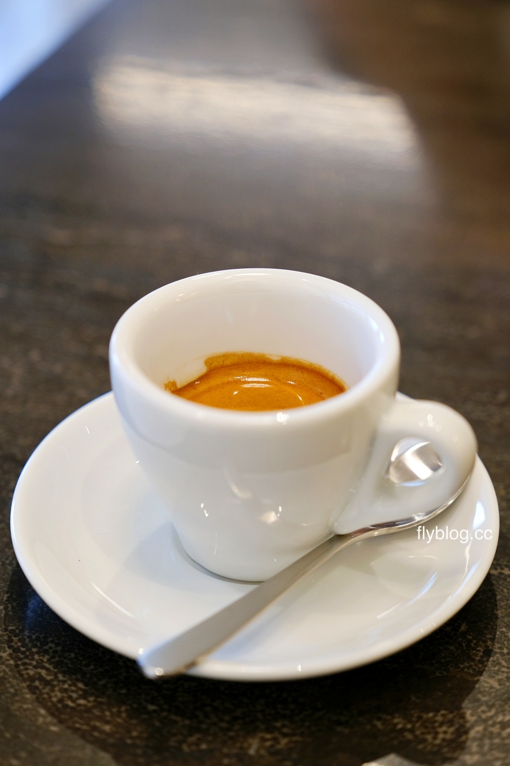 台中西區｜著手咖啡 Coffee Intro 2.0．專業烘豆團隊，審計新村周邊咖啡館 @飛天璇的口袋