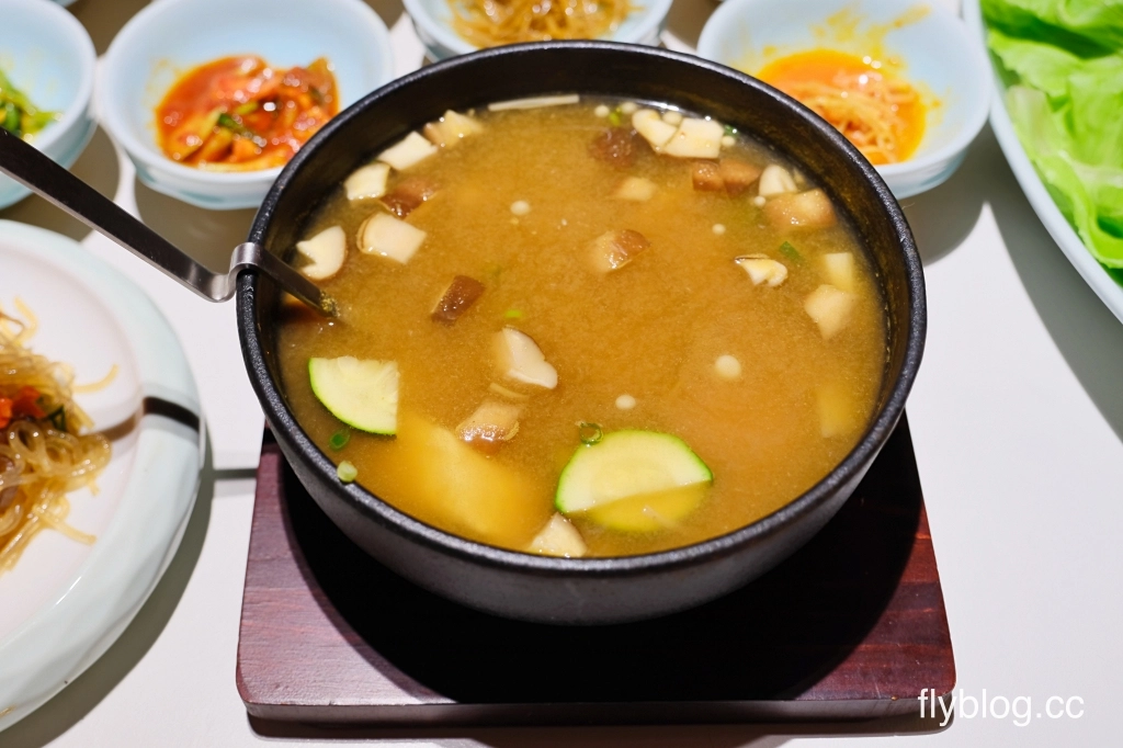 台中西屯｜屋馬金韓食．台灣大道橘紅建築新亮點，屋馬韓式料理新品牌 @飛天璇的口袋