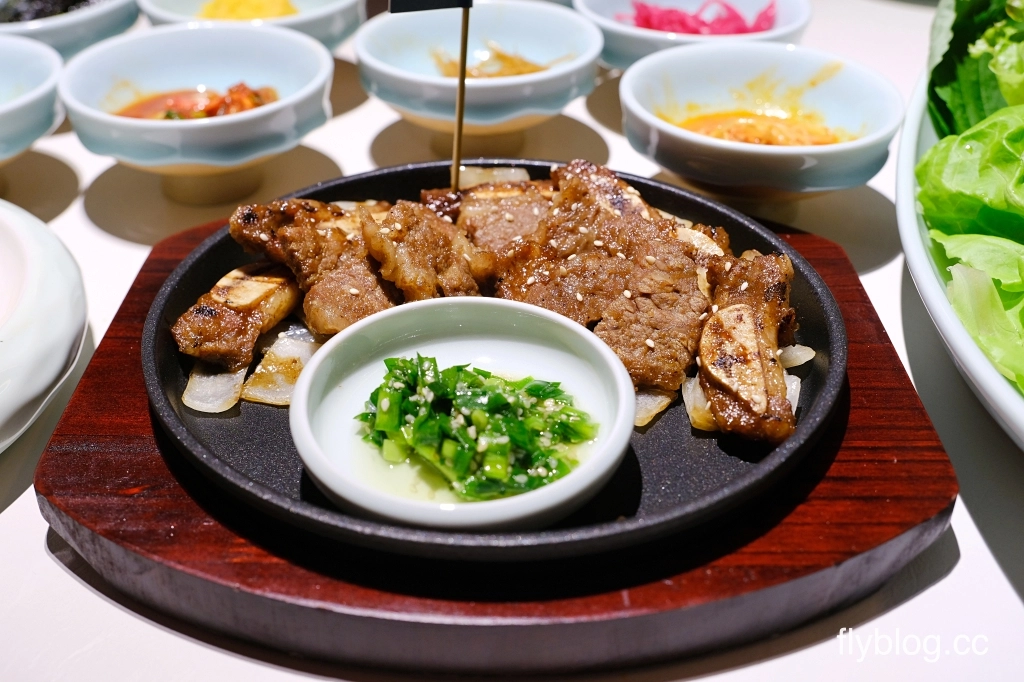 台中西屯｜屋馬金韓食．台灣大道橘紅建築新亮點，屋馬韓式料理新品牌 @飛天璇的口袋