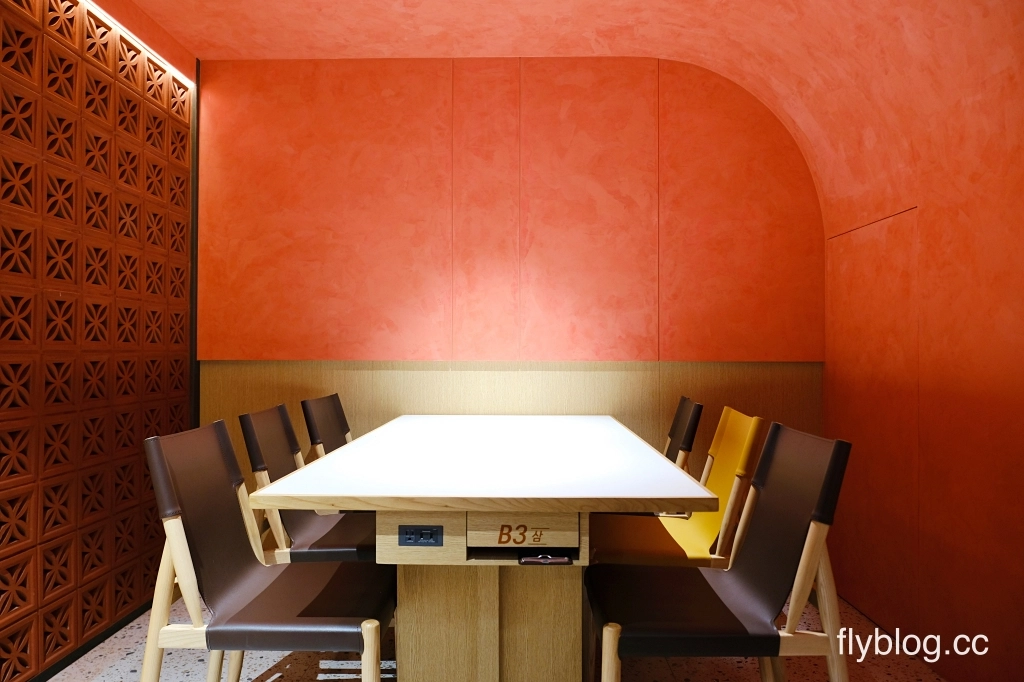 台中西屯｜屋馬金韓食．台灣大道橘紅建築新亮點，屋馬韓式料理新品牌 @飛天璇的口袋