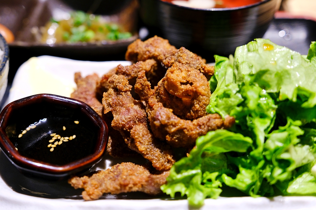 日本福岡｜大山牛腸鍋 KITTE博多店 もつ鍋 おおやま．博多必吃牛腸鍋，JR博多車站步行3分鐘 @飛天璇的口袋