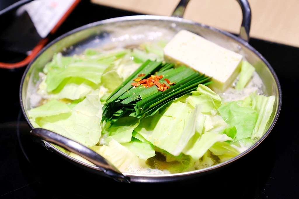 日本福岡｜大山牛腸鍋 KITTE博多店 もつ鍋 おおやま．博多必吃牛腸鍋，JR博多車站步行3分鐘 @飛天璇的口袋