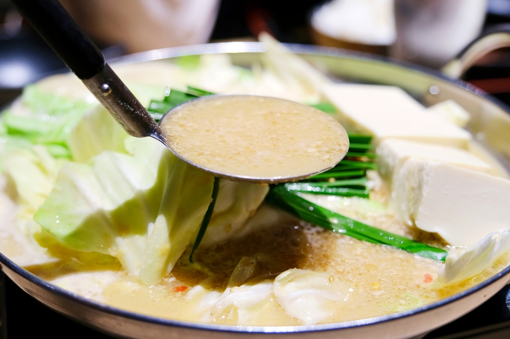 日本福岡｜大山牛腸鍋 KITTE博多店 もつ鍋 おおやま．博多必吃牛腸鍋，JR博多車站步行3分鐘 @飛天璇的口袋