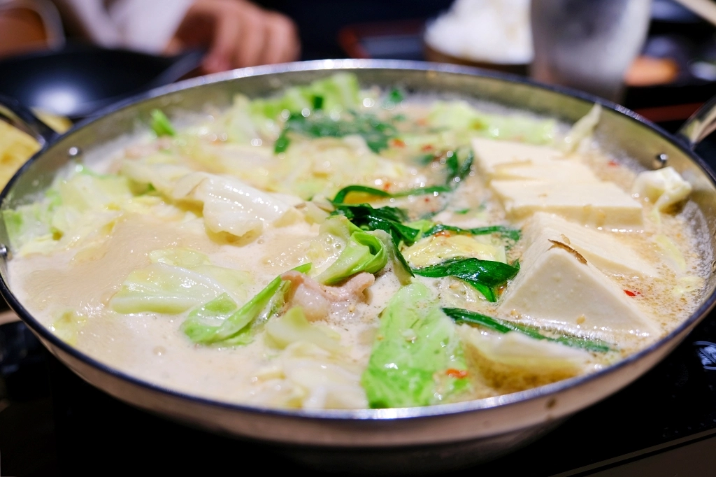 日本福岡｜大山牛腸鍋 KITTE博多店 もつ鍋 おおやま．博多必吃牛腸鍋，JR博多車站步行3分鐘 @飛天璇的口袋