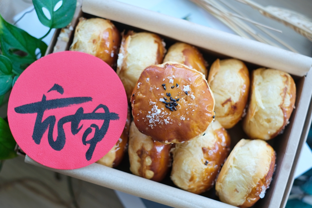 台中西區｜Mr.啃．秒殺式的搶購聖品，台中超人氣甜燒餅 @飛天璇的口袋