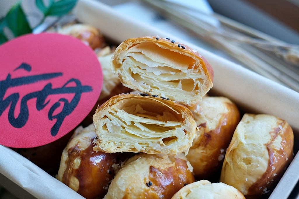 台中西區｜Mr. 啃蛋黃酥．一顆178元天價級的蛋黃酥，一開放預購還是秒殺 @飛天璇的口袋