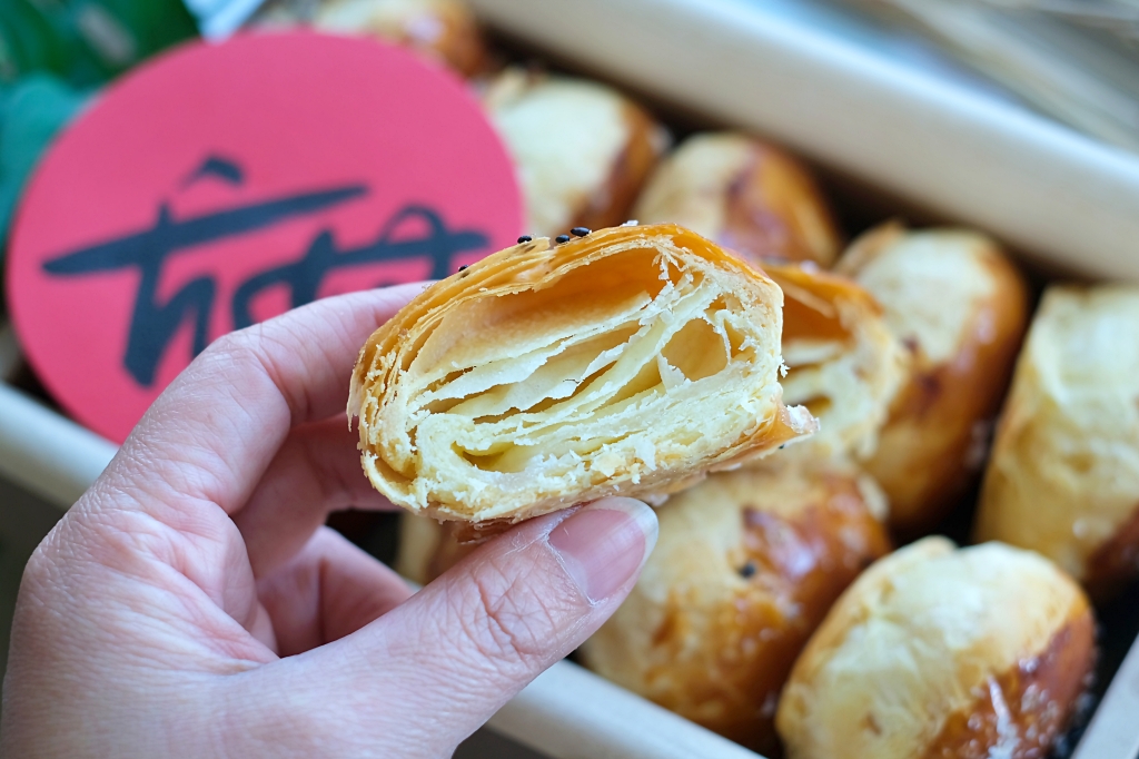 台中西區｜Mr.啃．秒殺式的搶購聖品，台中超人氣甜燒餅 @飛天璇的口袋