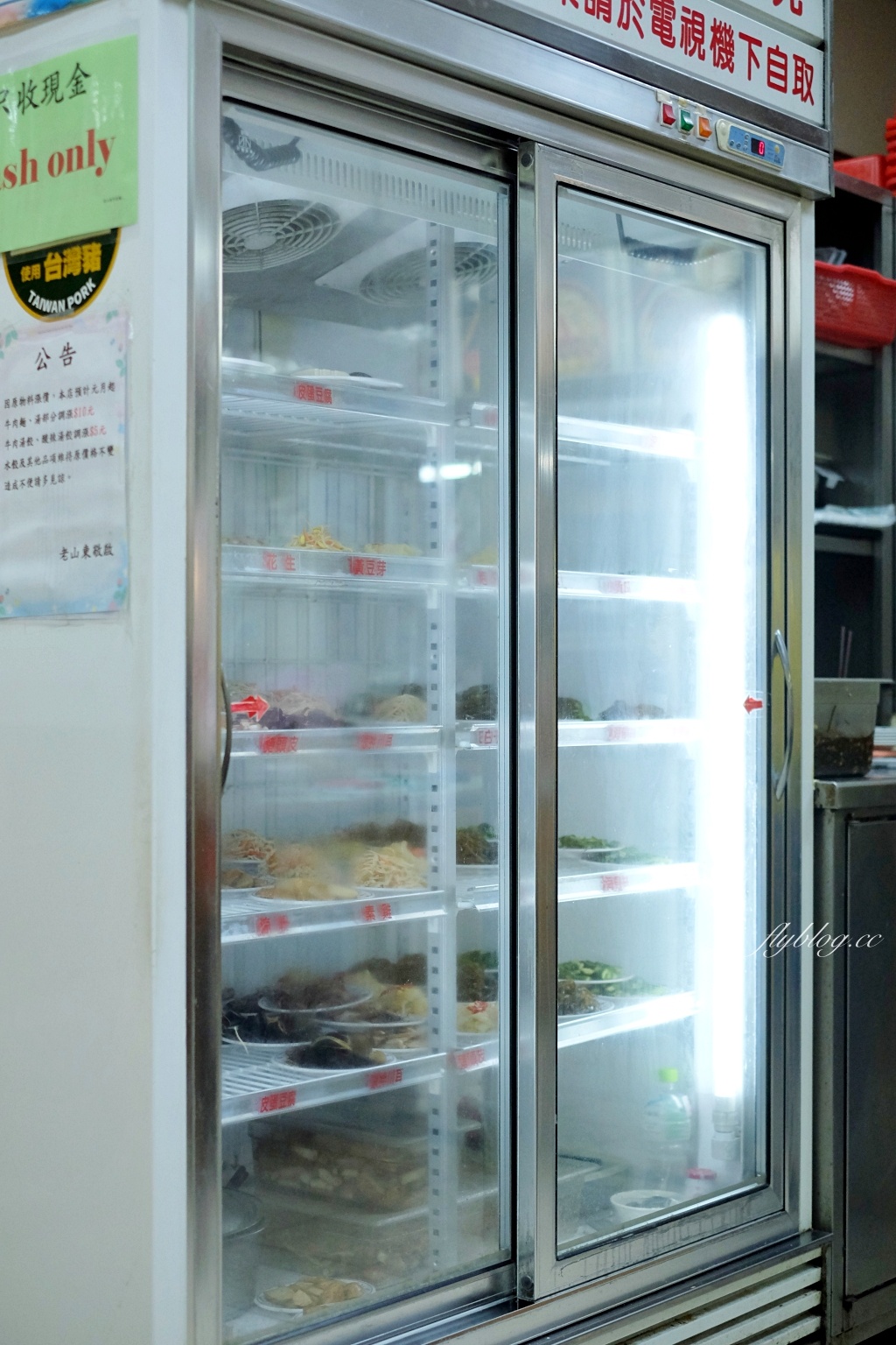 台北萬華｜老山東牛肉麵．西門町萬年大樓地下室，米其林必比登牛肉麵 @飛天璇的口袋