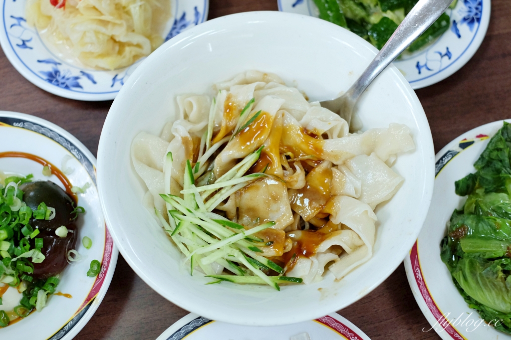 台北萬華｜老山東牛肉麵．西門町萬年大樓地下室，米其林必比登牛肉麵 @飛天璇的口袋