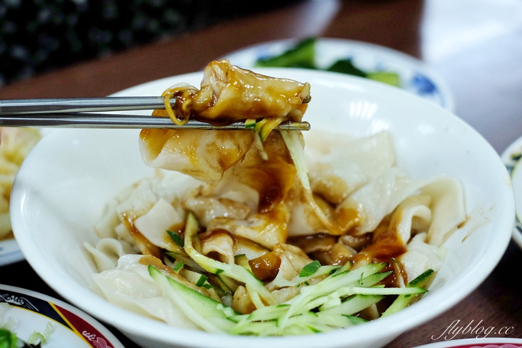 台北萬華｜老山東牛肉麵．西門町萬年大樓地下室，米其林必比登牛肉麵 @飛天璇的口袋