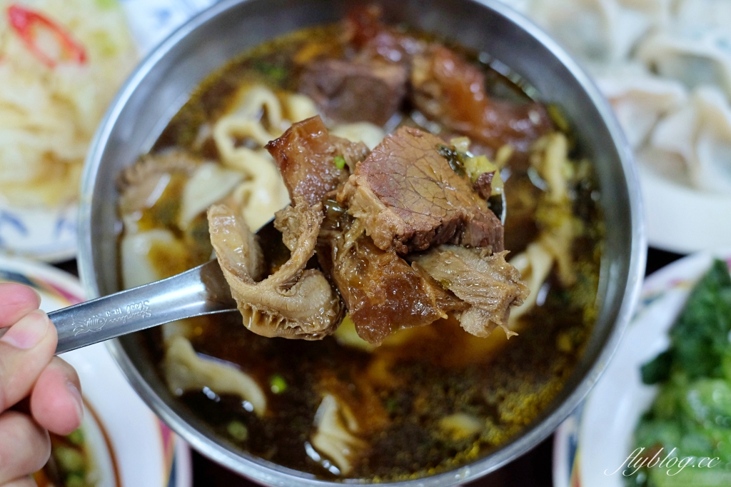 台北萬華｜老山東牛肉麵．西門町萬年大樓地下室，米其林必比登牛肉麵 @飛天璇的口袋