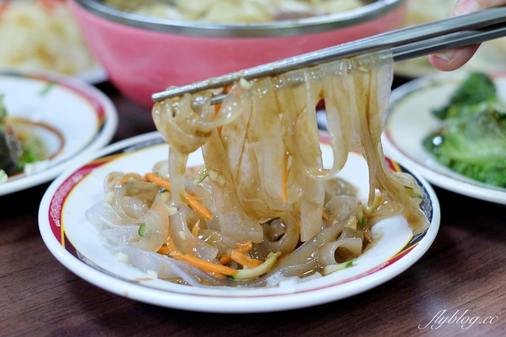 台北萬華｜老山東牛肉麵．西門町萬年大樓地下室，米其林必比登牛肉麵 @飛天璇的口袋