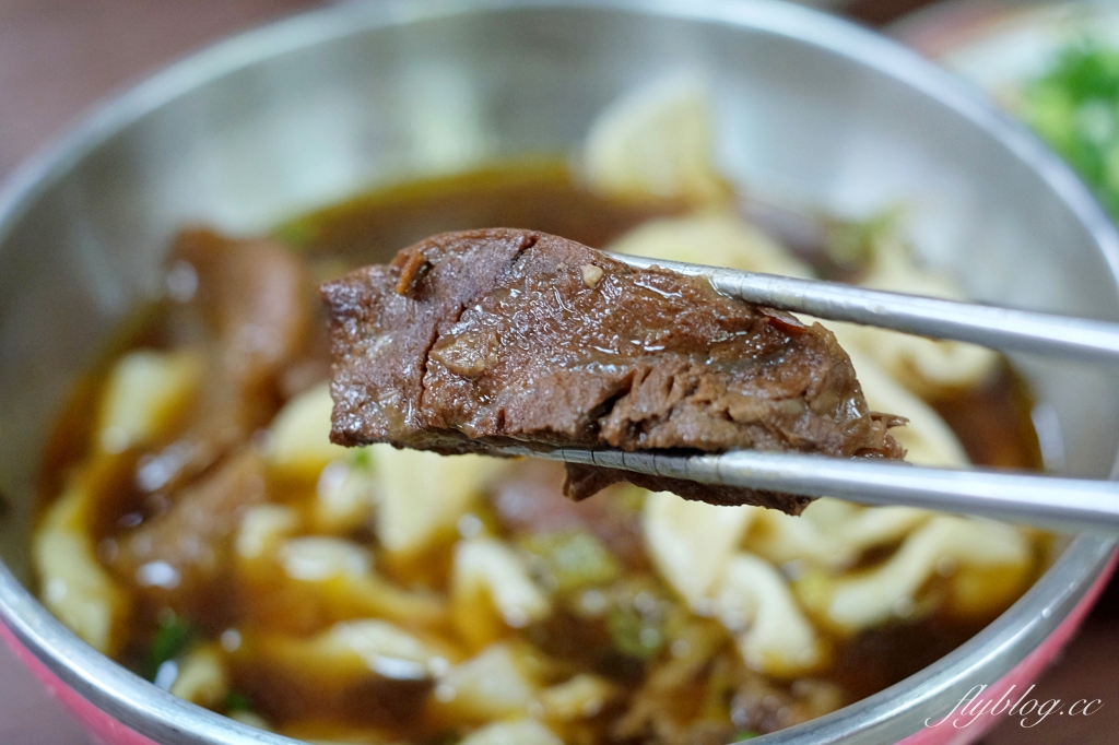 台北萬華｜老山東牛肉麵．西門町萬年大樓地下室，米其林必比登牛肉麵 @飛天璇的口袋