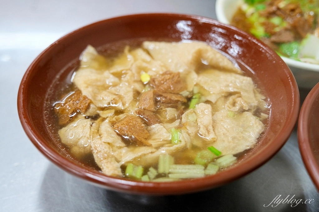 台中中區｜柳川素食麵．搬家了！第二市場人氣素食麵，太晚來東西就賣光了 @飛天璇的口袋