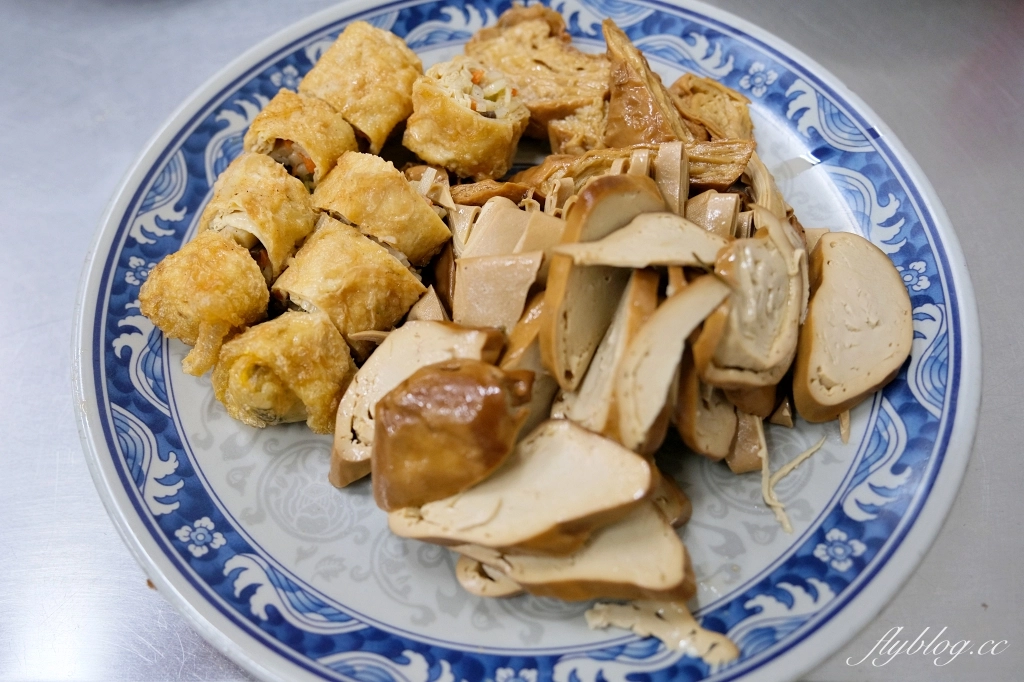 台中中區｜柳川素食麵．搬家了！第二市場人氣素食麵，太晚來東西就賣光了 @飛天璇的口袋