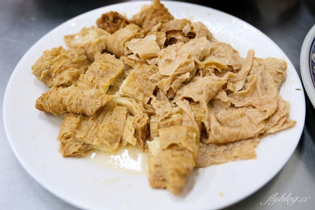 台中中區｜柳川素食麵．搬家了！第二市場人氣素食麵，太晚來東西就賣光了 @飛天璇的口袋