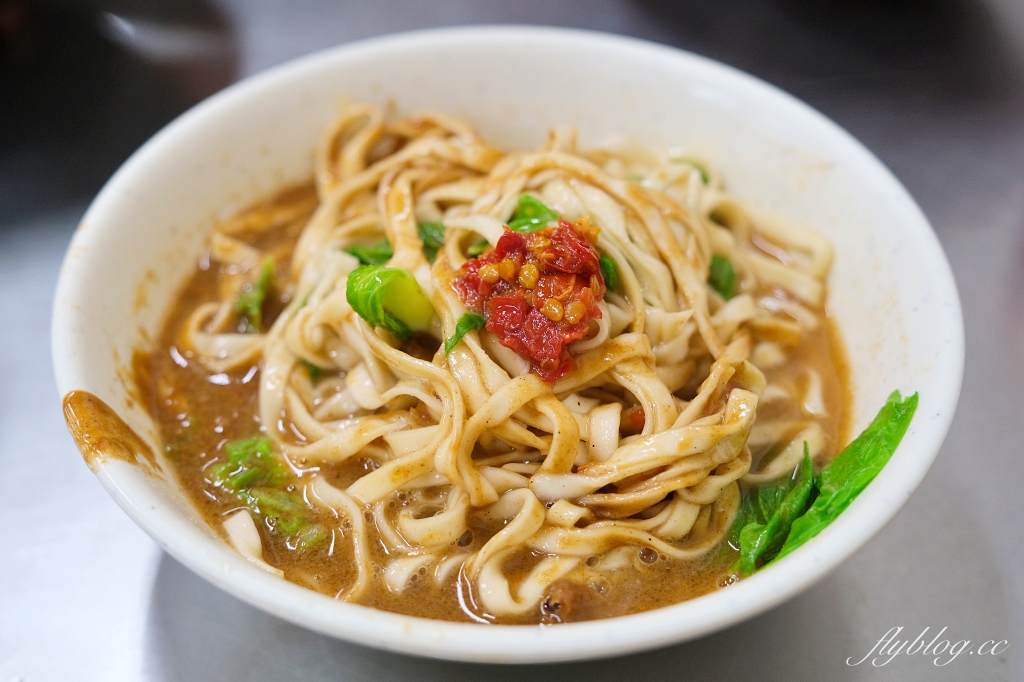 台中中區｜柳川素食麵．搬家了！第二市場人氣素食麵，太晚來東西就賣光了 @飛天璇的口袋