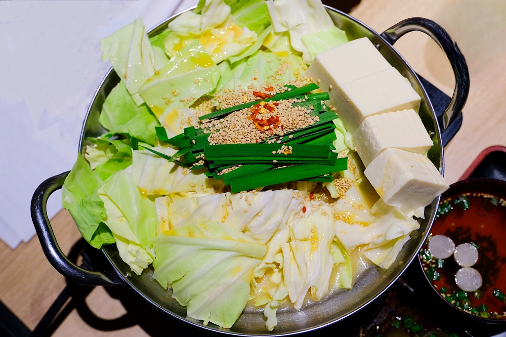 日本福岡｜大山牛腸鍋 KITTE博多店 もつ鍋 おおやま．博多必吃牛腸鍋，JR博多車站步行3分鐘 @飛天璇的口袋