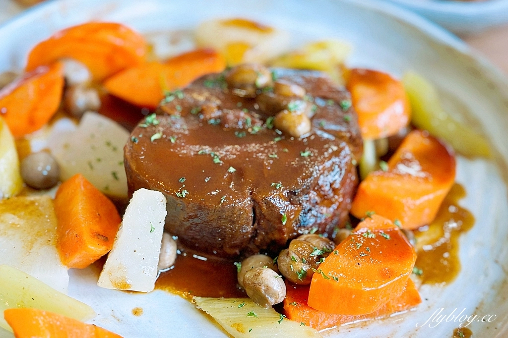 台中北屯｜藍色貝蕾 Le B&eacute;ret Bleu ．結合法式麵包與法式料理餐廳，不定期更換菜色 @飛天璇的口袋