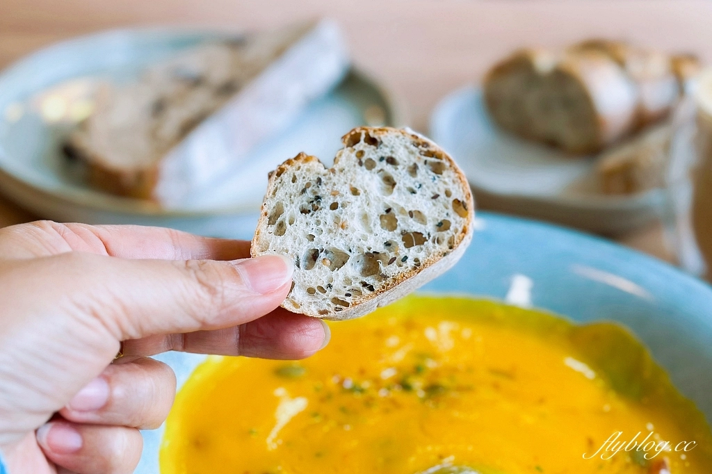 台中北屯｜藍色貝蕾 Le B&eacute;ret Bleu ．結合法式麵包與法式料理餐廳，不定期更換菜色 @飛天璇的口袋