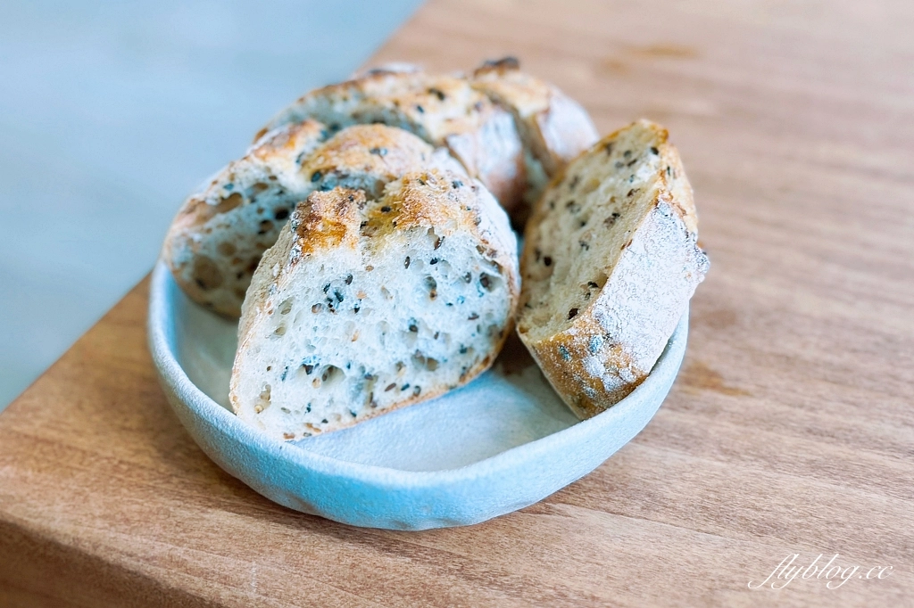 台中北屯｜藍色貝蕾 Le B&eacute;ret Bleu ．結合法式麵包與法式料理餐廳，不定期更換菜色 @飛天璇的口袋