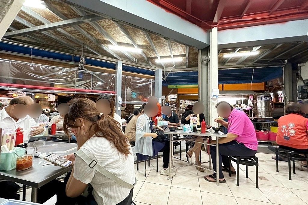 台中中區｜柳川素食麵．搬家了！第二市場人氣素食麵，太晚來東西就賣光了 @飛天璇的口袋