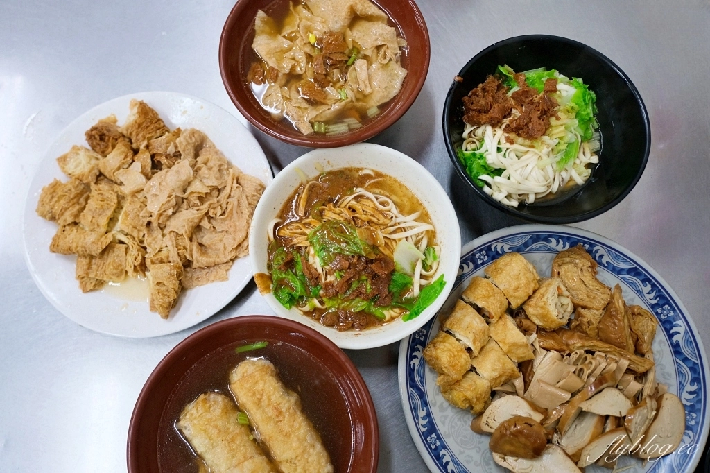台中中區｜柳川素食麵．搬家了！第二市場人氣素食麵，太晚來東西就賣光了 @飛天璇的口袋