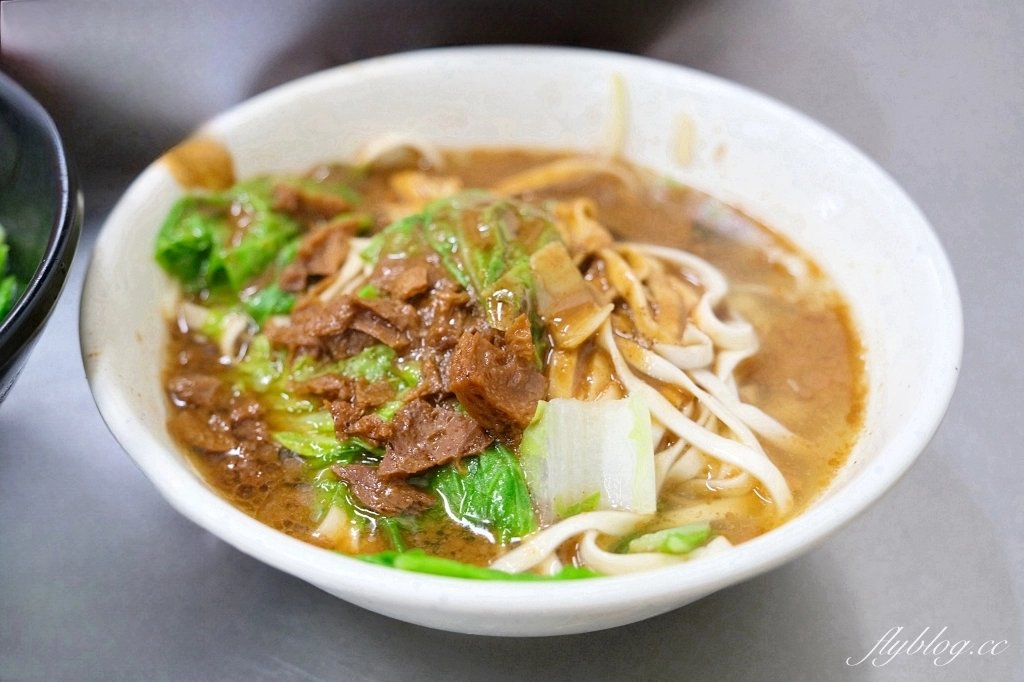 台中中區｜柳川素食麵．搬家了！第二市場人氣素食麵，太晚來東西就賣光了 @飛天璇的口袋