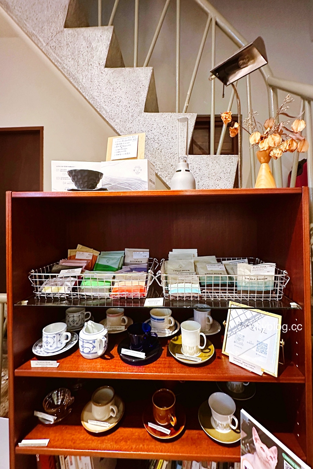 台中西區｜著手咖啡 Coffee Intro 2.0．專業烘豆團隊，審計新村周邊咖啡館 @飛天璇的口袋