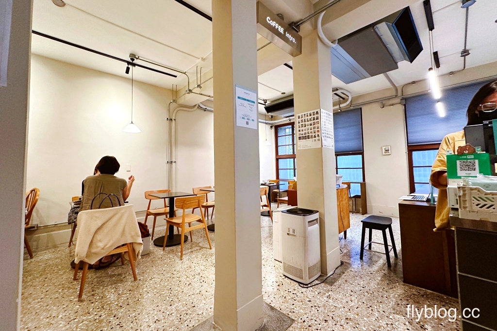 台中西區｜著手咖啡 Coffee Intro 2.0．專業烘豆團隊，審計新村周邊咖啡館 @飛天璇的口袋