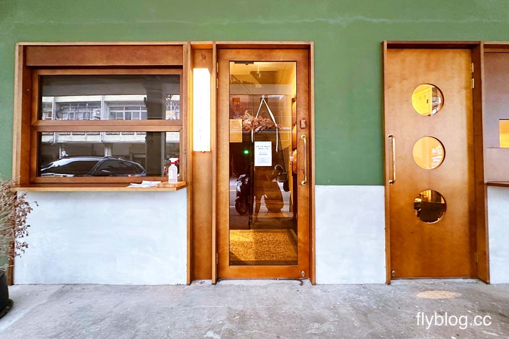 台中西區｜著手咖啡 Coffee Intro 2.0．專業烘豆團隊，審計新村周邊咖啡館 @飛天璇的口袋