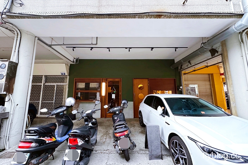 台中西區｜著手咖啡 Coffee Intro 2.0．專業烘豆團隊，審計新村周邊咖啡館 @飛天璇的口袋