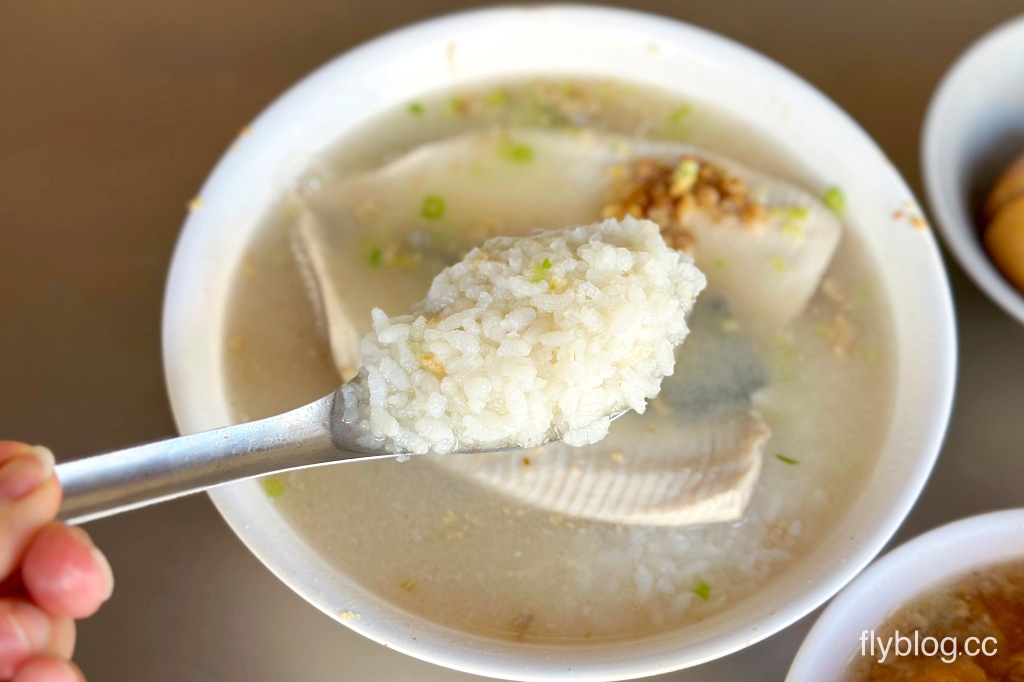 台南中西｜阿星鹹粥．米其林必比登推薦，在地近60年的虱目魚粥 @飛天璇的口袋