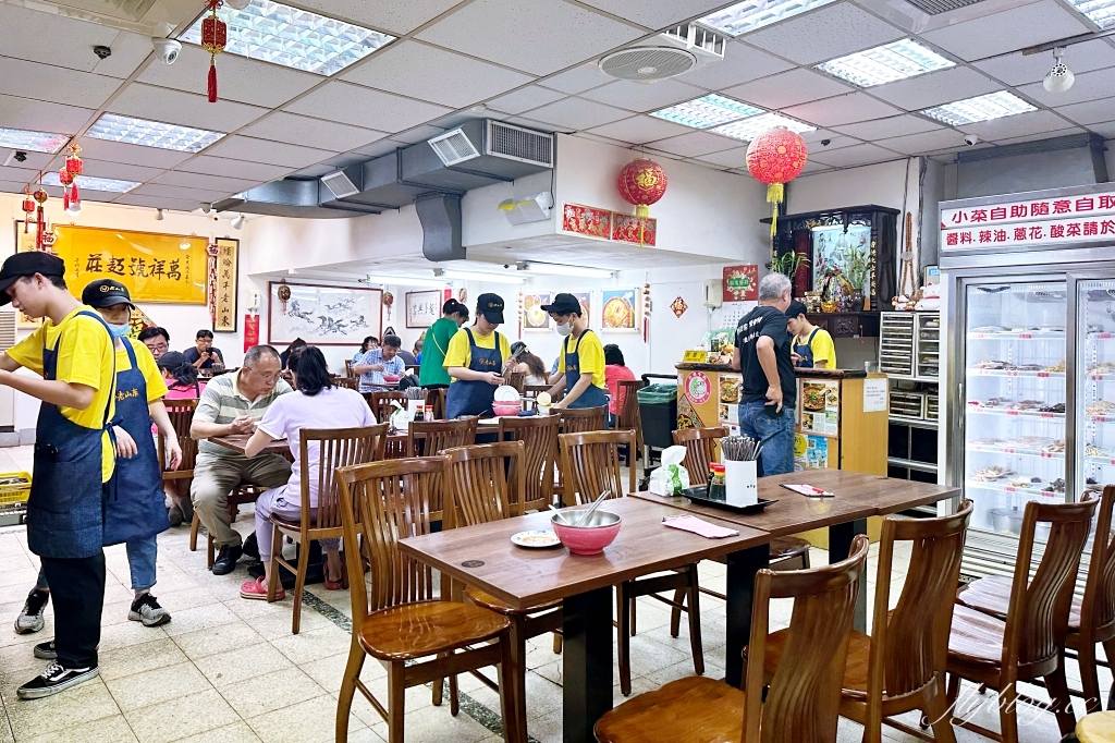 台北萬華｜老山東牛肉麵．西門町萬年大樓地下室，米其林必比登牛肉麵 @飛天璇的口袋