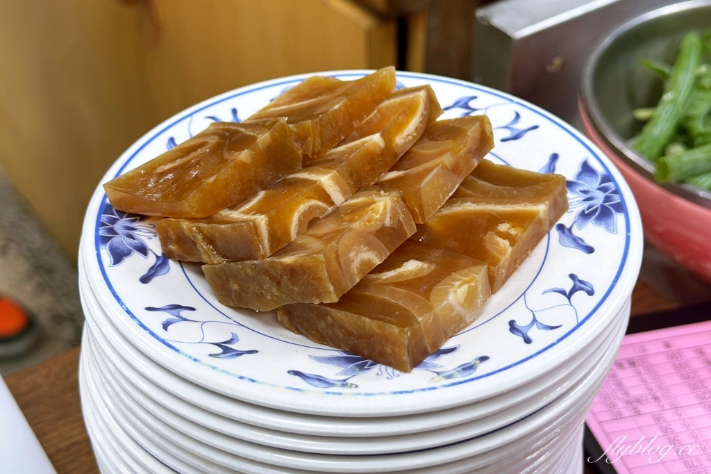 台北萬華｜老山東牛肉麵．西門町萬年大樓地下室，米其林必比登牛肉麵 @飛天璇的口袋