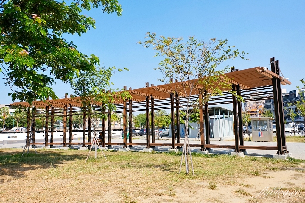 台南南區｜健康綠洲公園．充滿沖繩風情，3層樓高旋轉式溜滑梯，24公尺雙軌滑索 @飛天璇的口袋