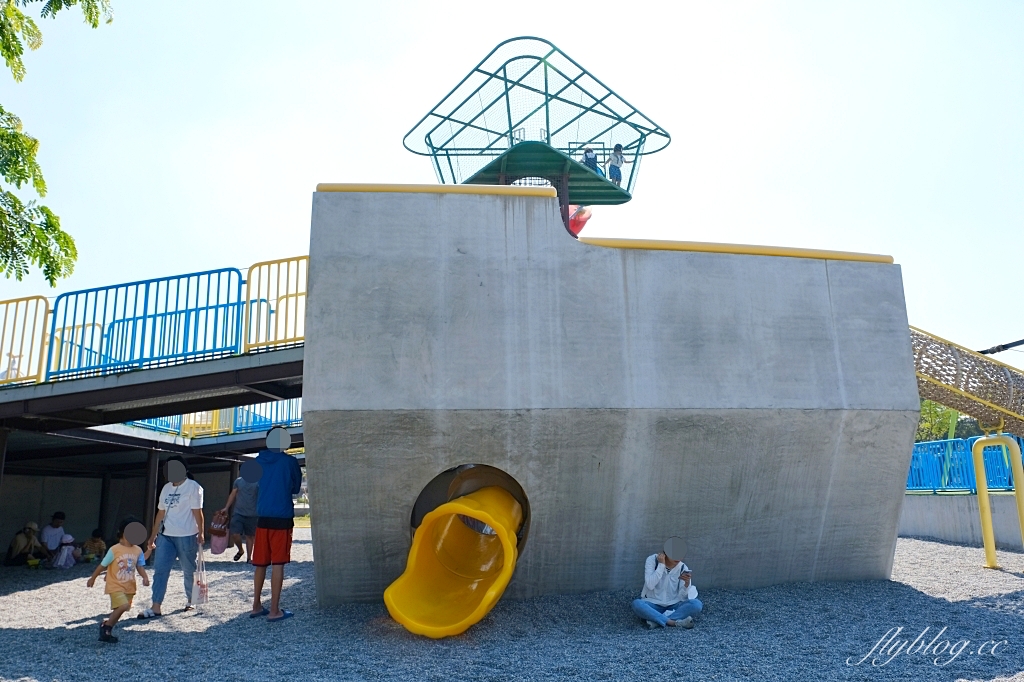 台南南區｜健康綠洲公園．充滿沖繩風情，3層樓高旋轉式溜滑梯，24公尺雙軌滑索 @飛天璇的口袋