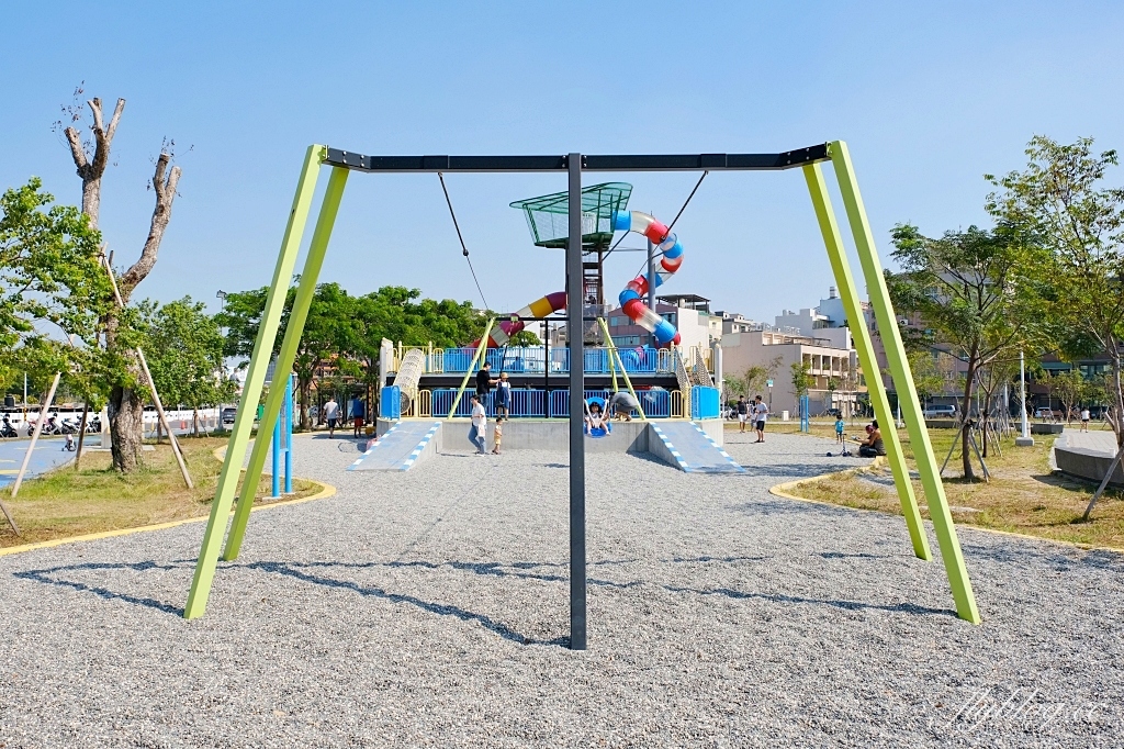 台南南區｜健康綠洲公園．充滿沖繩風情，3層樓高旋轉式溜滑梯，24公尺雙軌滑索 @飛天璇的口袋