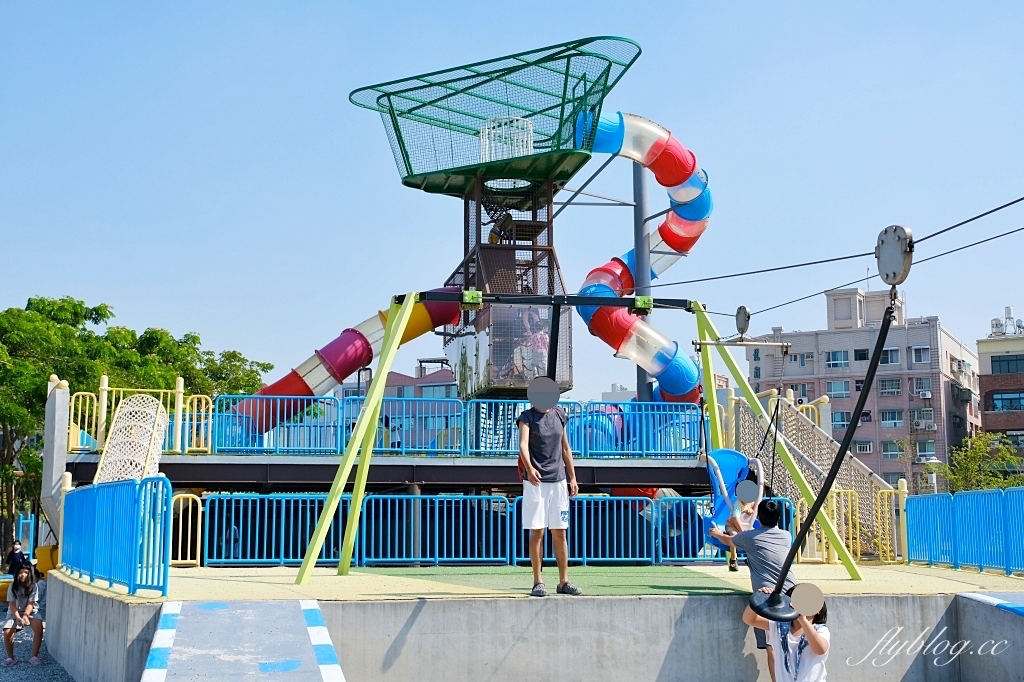 台南南區｜健康綠洲公園．充滿沖繩風情，3層樓高旋轉式溜滑梯，24公尺雙軌滑索 @飛天璇的口袋