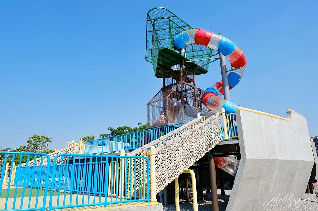 台南南區｜健康綠洲公園．充滿沖繩風情，3層樓高旋轉式溜滑梯，24公尺雙軌滑索 @飛天璇的口袋