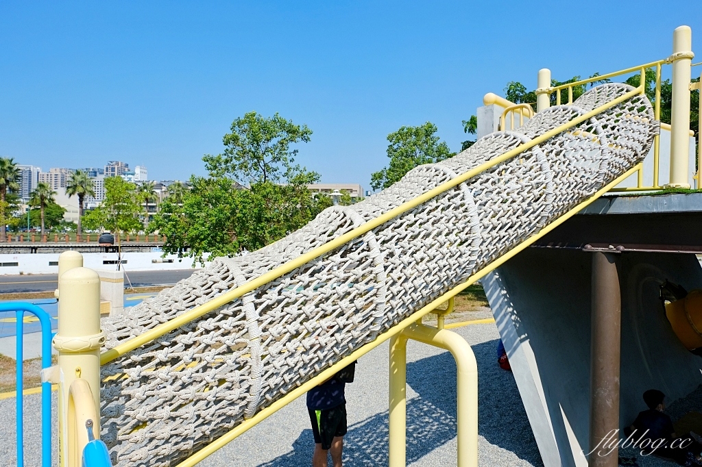 台南南區｜健康綠洲公園．充滿沖繩風情，3層樓高旋轉式溜滑梯，24公尺雙軌滑索 @飛天璇的口袋