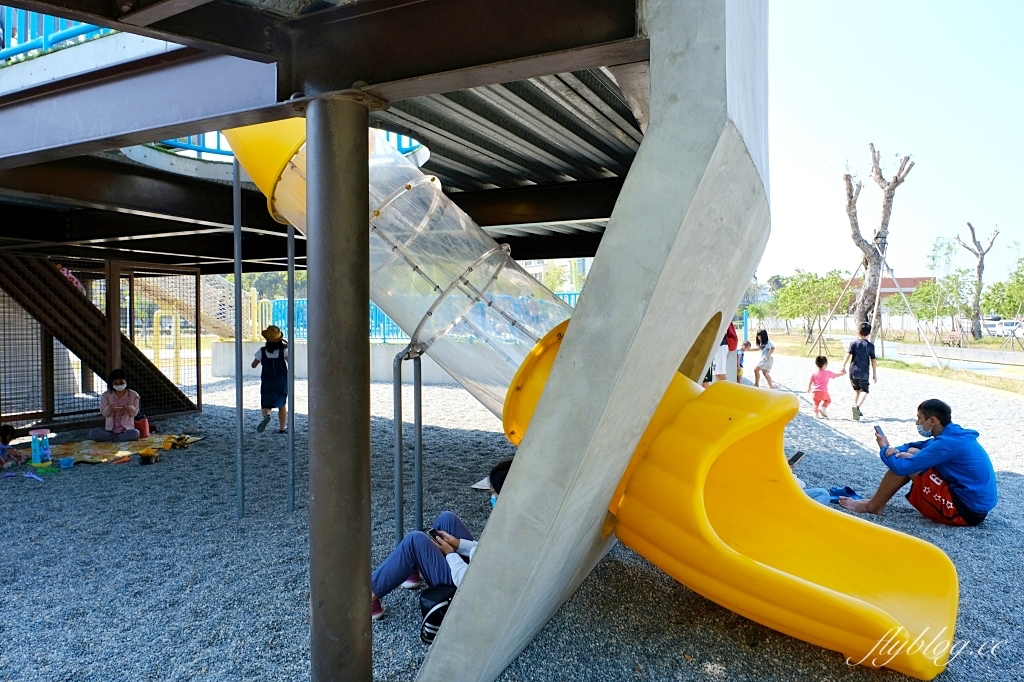 台南南區｜健康綠洲公園．充滿沖繩風情，3層樓高旋轉式溜滑梯，24公尺雙軌滑索 @飛天璇的口袋